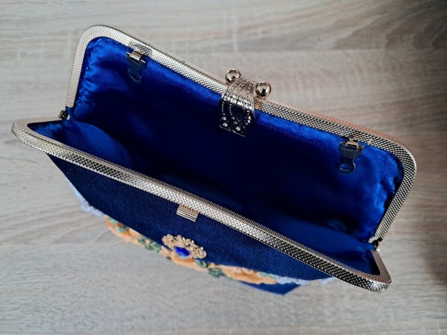 Сумка жіноча з вишивкою стрічками для подарунка