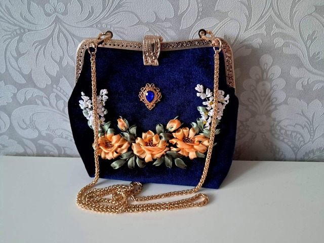 Сумка жіноча з вишивкою стрічками для подарунка