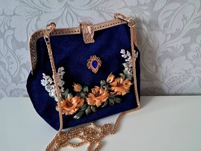 Сумка жіноча з вишивкою стрічками для подарунка