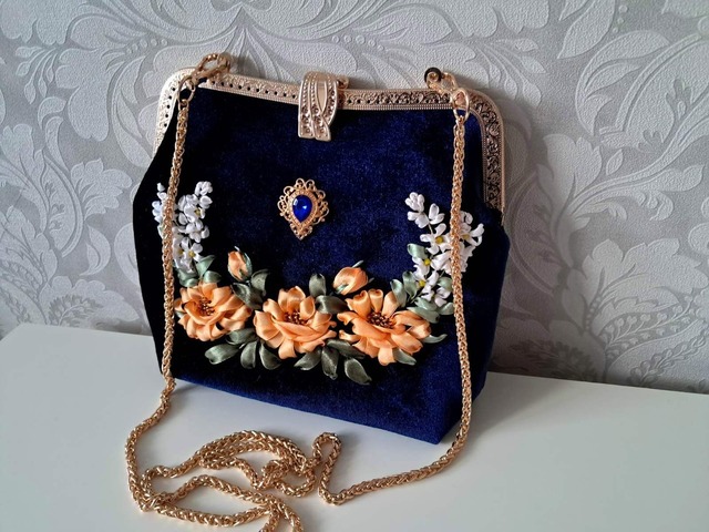 Сумка жіноча з вишивкою стрічками для подарунка