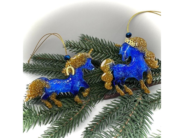 Набір новорічних прикрас на ялинку з епоксидної смоли.