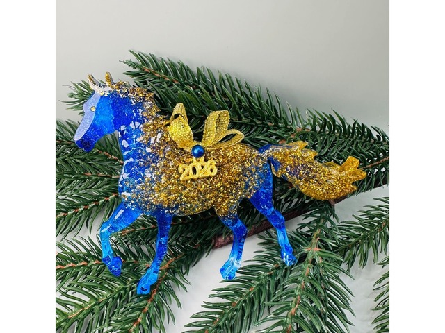 Магніт *Кінь*. Новорічний декор з епоксидної смоли.