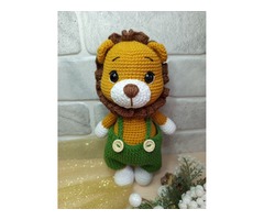 Лев у штанцях, ручна робота, м'яка іграшка
