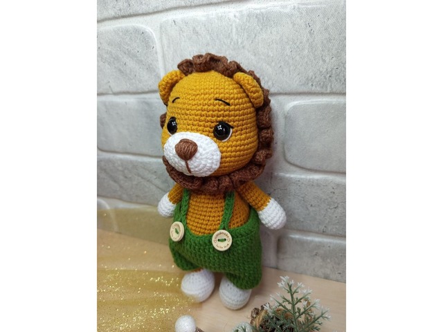 Лев у штанцях, ручна робота, м'яка іграшка