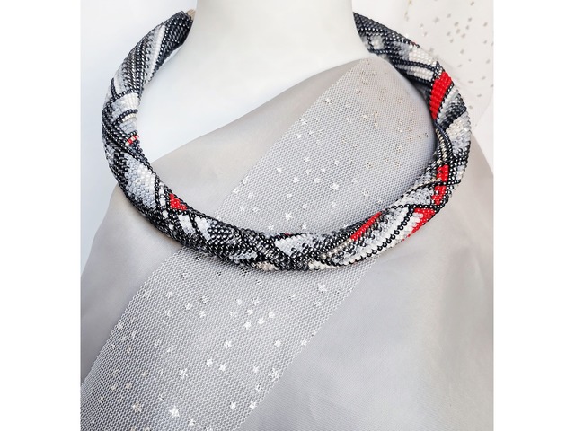 Прикраса із бісеру кольє-джгут "Шепіт полум'я"