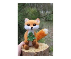 Лисичка з ялинкою іграшка валяна з шерсті інтерʼєрна лиса войлочна лисиця хендмєйд сувенір подарок
