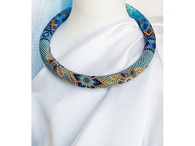 Прикраса із бісеру кольє-джгут "Вишуканність"