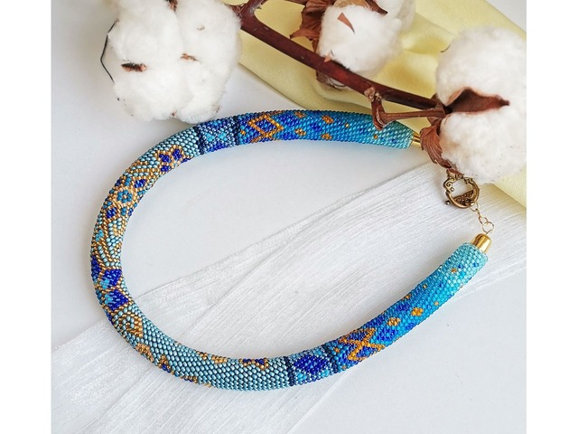 Прикраса із бісеру кольє-джгут "Вишуканність"