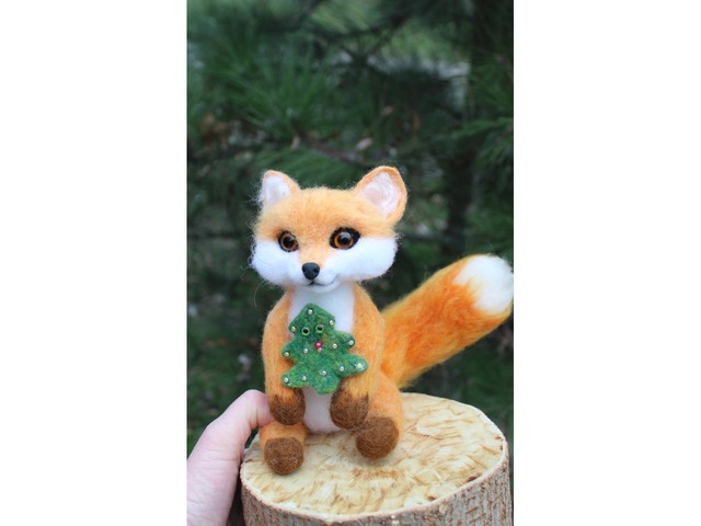 Лисичка з ялинкою іграшка валяна з шерсті інтерʼєрна лиса войлочна лисиця хендмєйд сувенір подарок