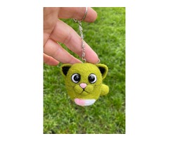 Валяна іграшка котик зелений брелок ручної роботи підвіска войлочна кіт сувенір подарок інтерʼєрний
