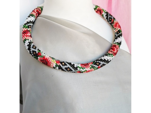 Прикраса із бісеру кольє-джгут "Берегиня"