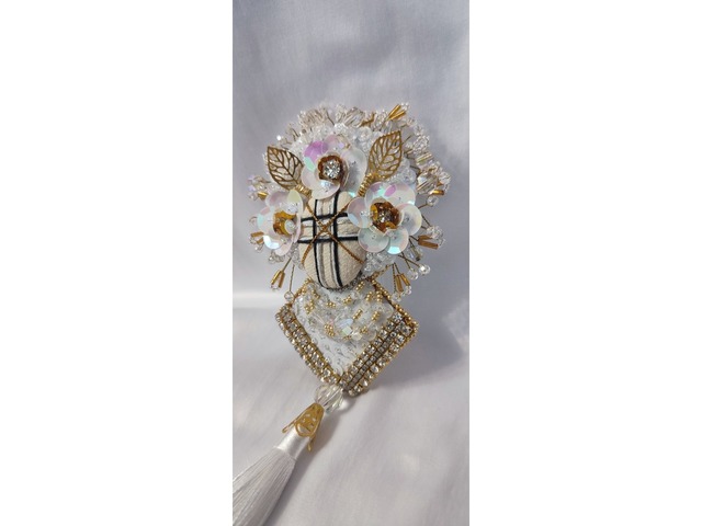 Брошки-мотанки ручної роботи.