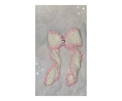 В'язана дівчача заколка-бантик.
