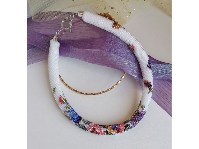 Прикраса із бісеру кольє-джгут "Польовий букет"