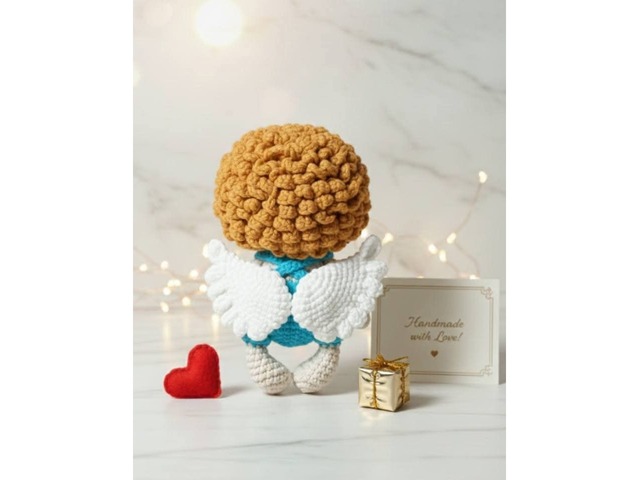 В’язаний янголятко ручної роботи