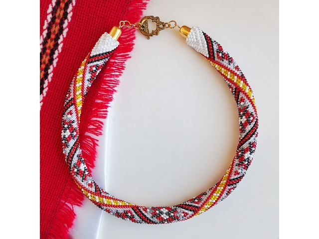 Прикраса із бісеру кольє-джгут "Захоплення"