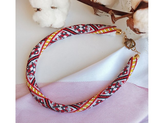 Прикраса із бісеру кольє-джгут "Захоплення"