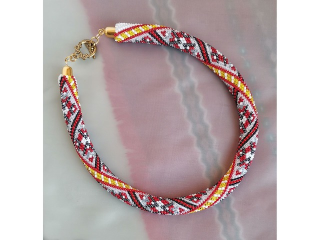 Прикраса із бісеру кольє-джгут "Захоплення"