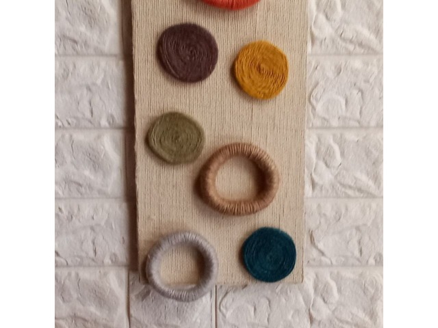 Вертикальна декоративна панель із джуту та мішковини