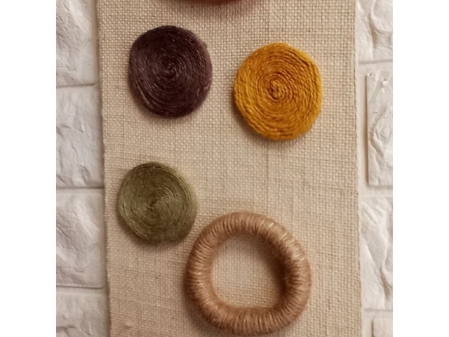 Вертикальна декоративна панель із джуту та мішковини