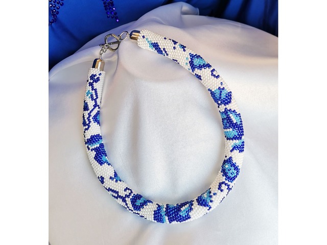 Прикраса із бісеру кольє-джгут "Морозна квітка"