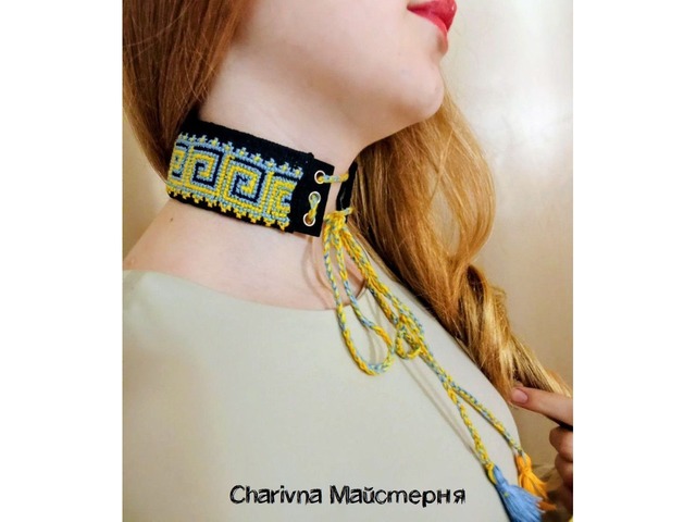 Вишитий хрестиком чокер