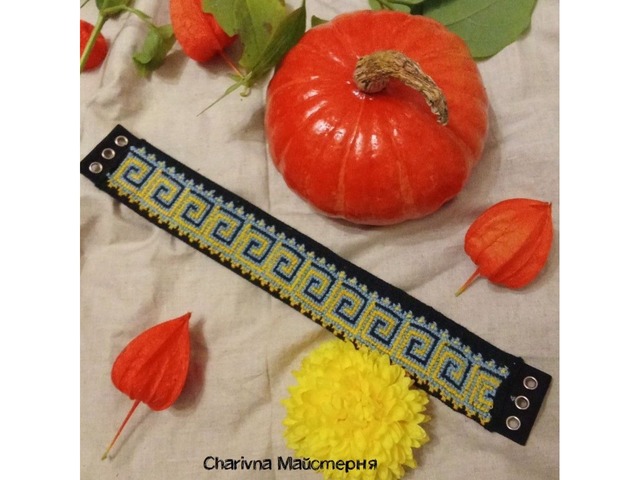 Вишитий хрестиком чокер