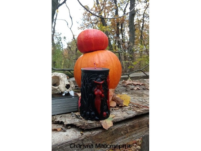 Авторська ароматична фігурна свіча "Чаклунка"