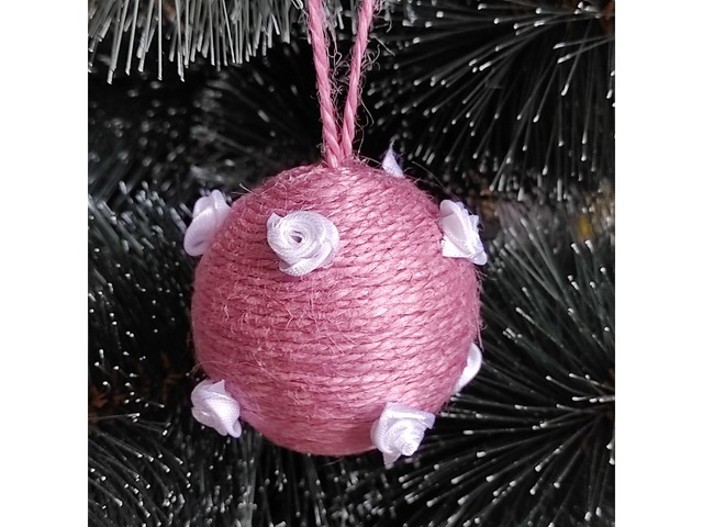 Набір новорічних куль із джутового рожевого шпагату