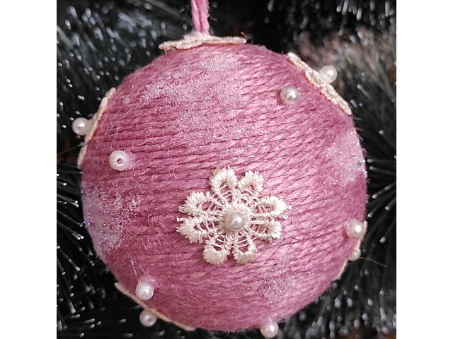 Набір новорічних куль із джутового рожевого шпагату