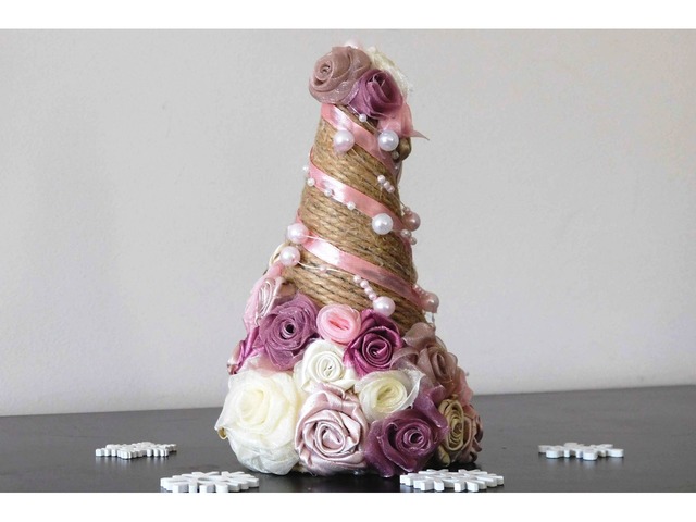 Маленька сувенірна настільна ялинка