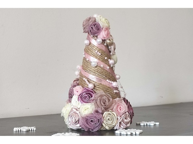 Маленька сувенірна настільна ялинка