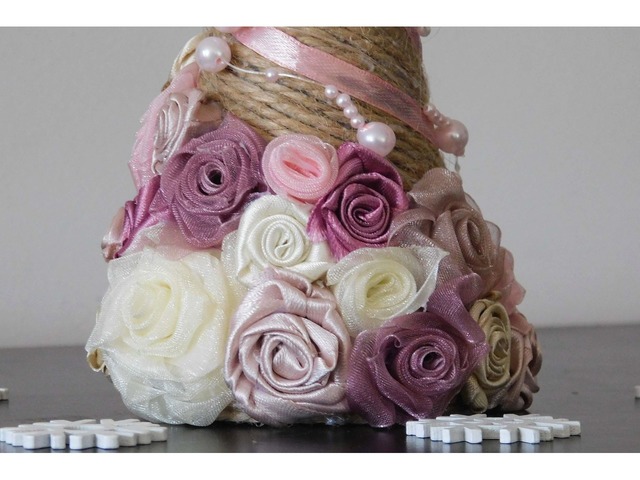 Маленька сувенірна настільна ялинка