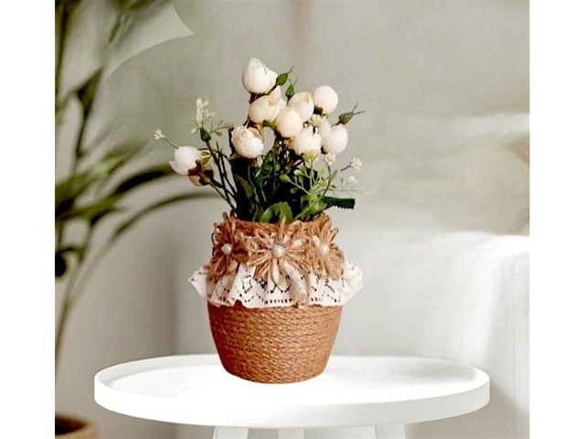 Мила вазочка для квітів