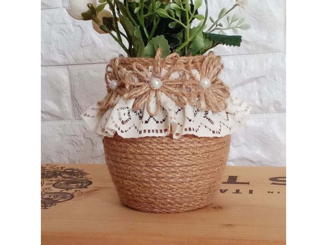 Мила вазочка для квітів