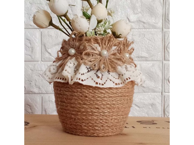 Мила вазочка для квітів