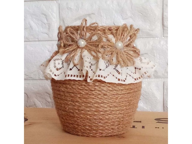 Мила вазочка для квітів