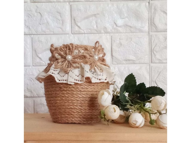 Мила вазочка для квітів