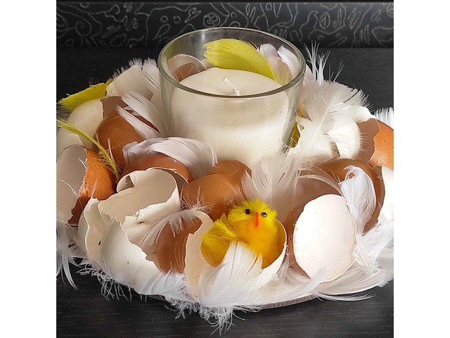 Великодній підсвічник ручної роботи з яєчної шкаралупи та декором, діаметр 20 см