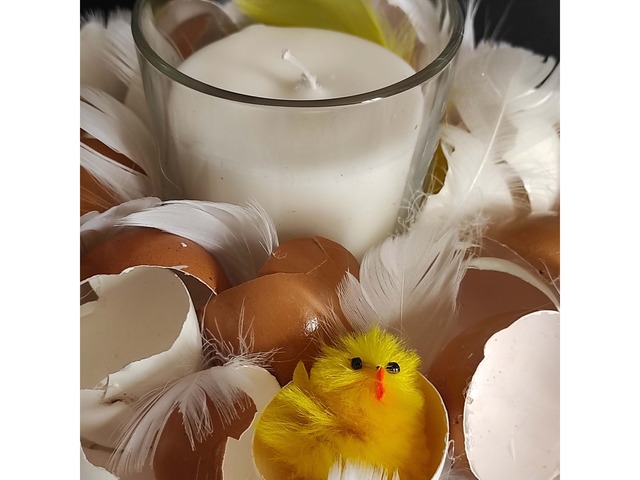 Великодній підсвічник ручної роботи з яєчної шкаралупи та декором, діаметр 20 см