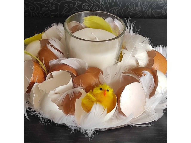 Великодній підсвічник ручної роботи з яєчної шкаралупи та декором, діаметр 20 см