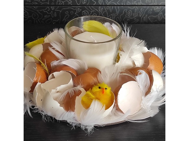 Великодній підсвічник ручної роботи з яєчної шкаралупи та декором, діаметр 20 см