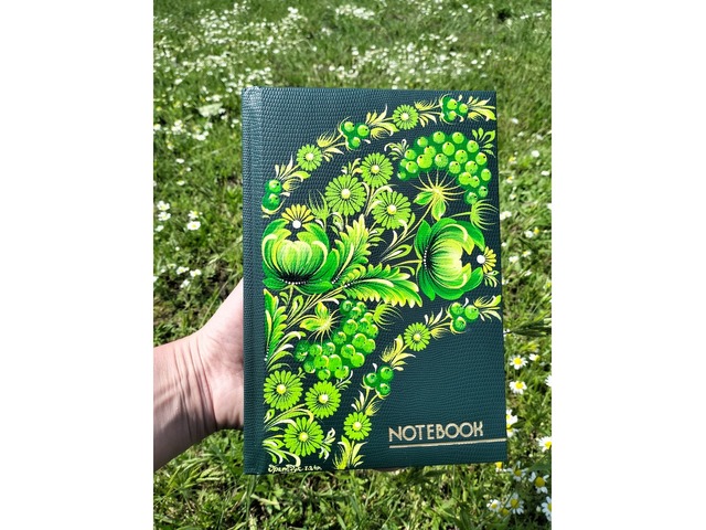 Блокнот з авторським розписом палітурки у стилі петриківського розпису