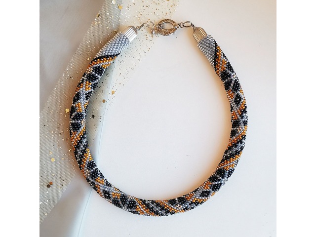 Прикраса із бісеру кольє-джгут "Оксамитове сяйво"