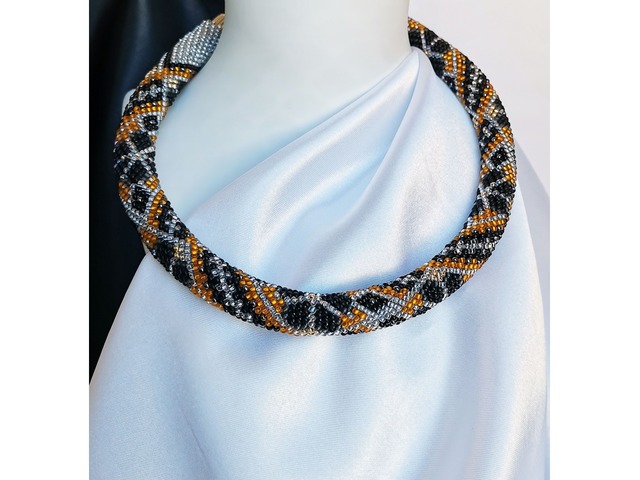 Прикраса із бісеру кольє-джгут "Оксамитове сяйво"