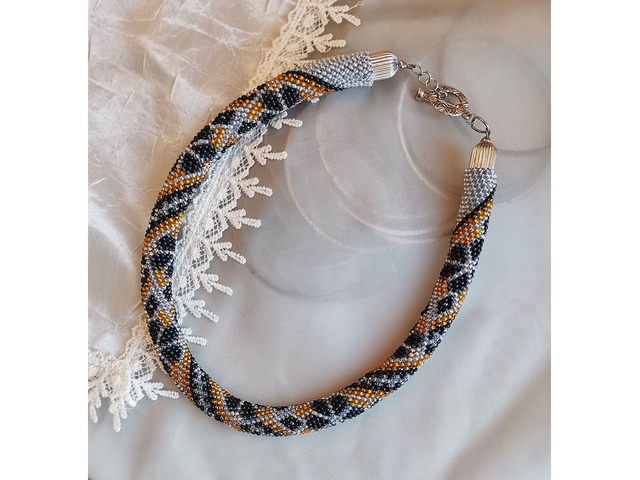 Прикраса із бісеру кольє-джгут "Оксамитове сяйво"