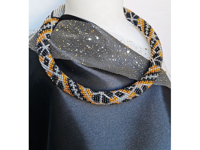 Прикраса із бісеру кольє-джгут "Оксамитове сяйво"