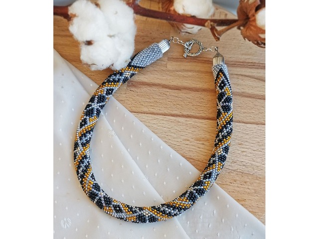 Прикраса із бісеру кольє-джгут "Оксамитове сяйво"