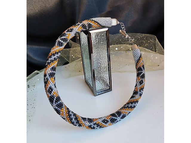 Прикраса із бісеру кольє-джгут "Оксамитове сяйво"