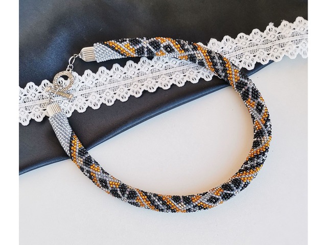 Прикраса із бісеру кольє-джгут "Оксамитове сяйво"